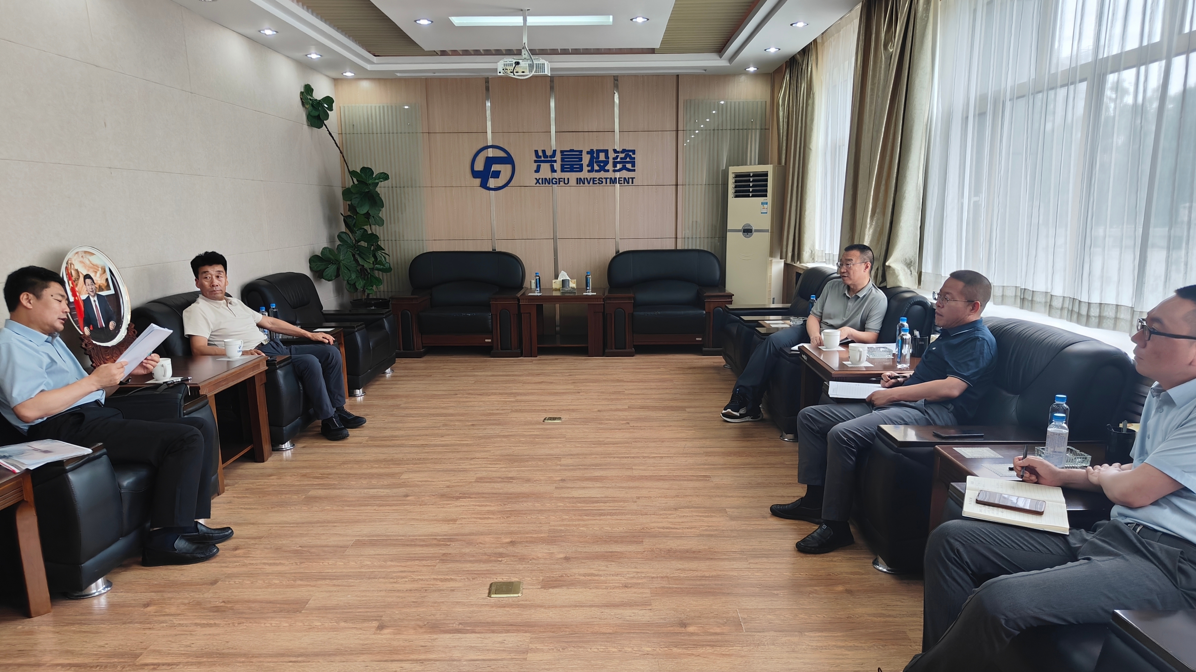 興富投資公司與東烏旗政府領導座談